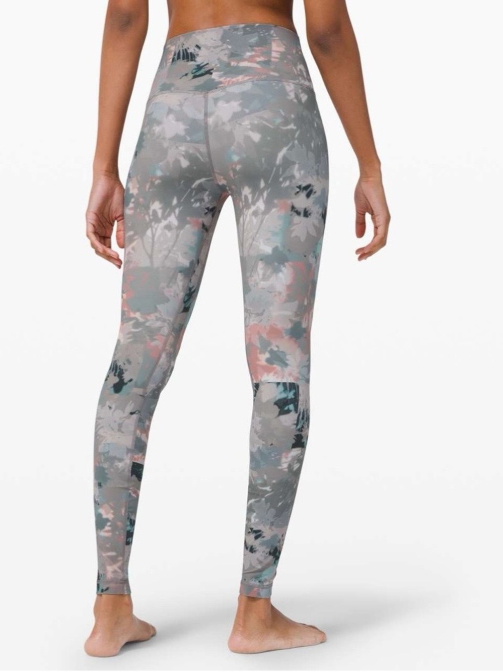 Lululemon Align Pant 28"
Untamed Nature Multi size 12